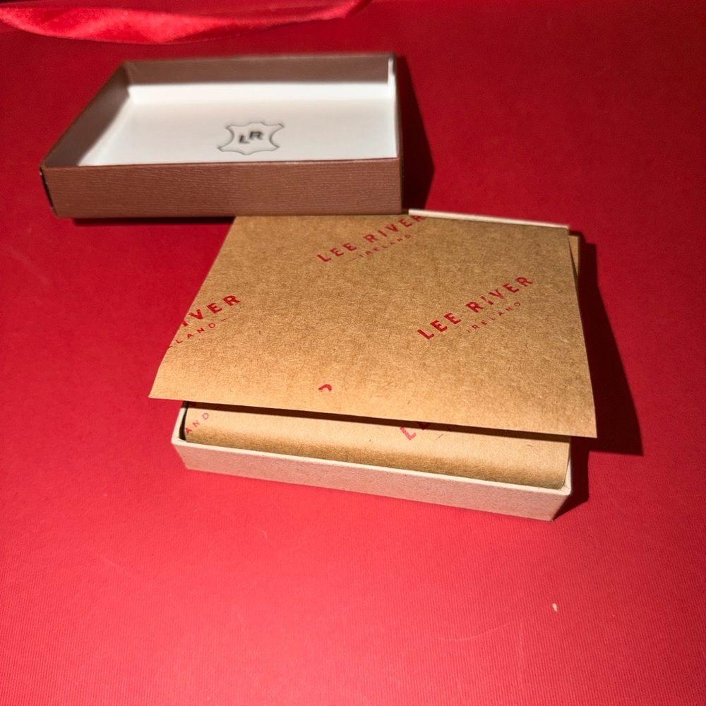 Lee River Red Genuine Leather Ladies Wallet - Picture 6 of 6